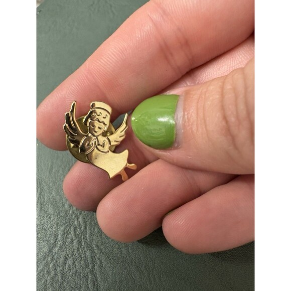Guardian Angel Praying Gold Tone Vintage Lapel Pin - Picture 8 of 8